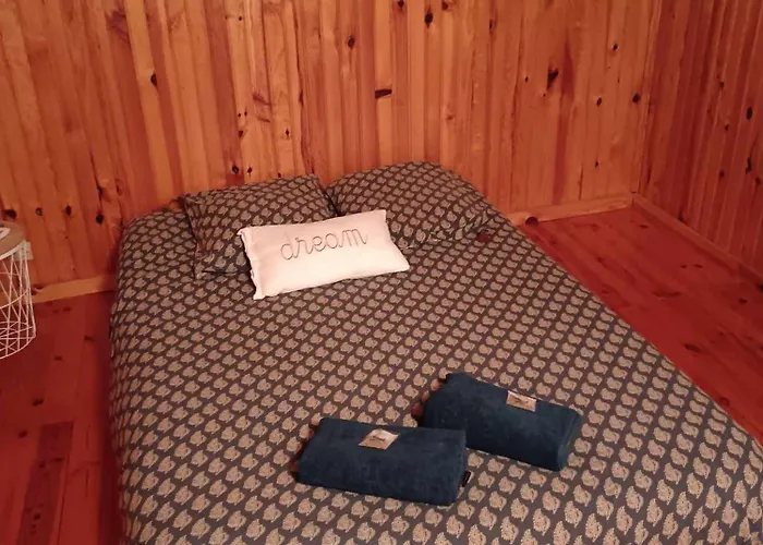 Aux 2 Cèdres Hébergement de vacances L'Escale